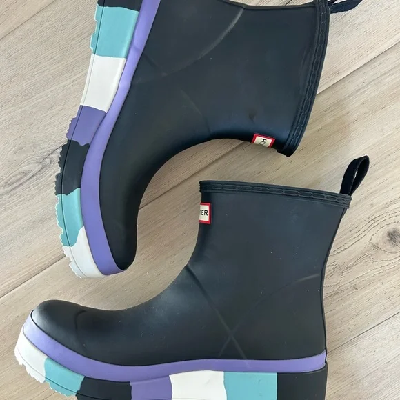 HUNTER Original Play Rain Short Boot Size 9 Black Striped Sole Ankle Wellies - Picture 2 of 7